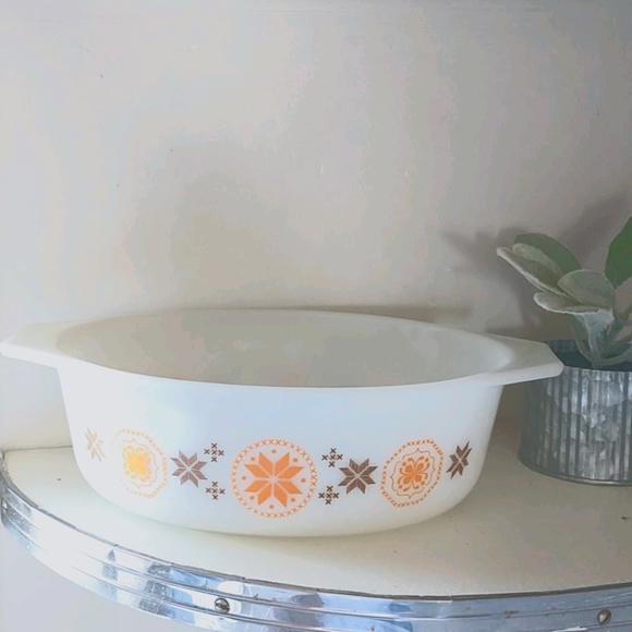 Vintage Pyrex Town & Country Casserole Dish - Picture 1 of 11